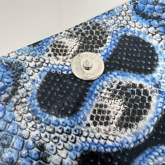 SR SQUARED Sondra Roberts Faux Reptile Snake Envelope Style Wristlet Clutch - Picture 7 of 9